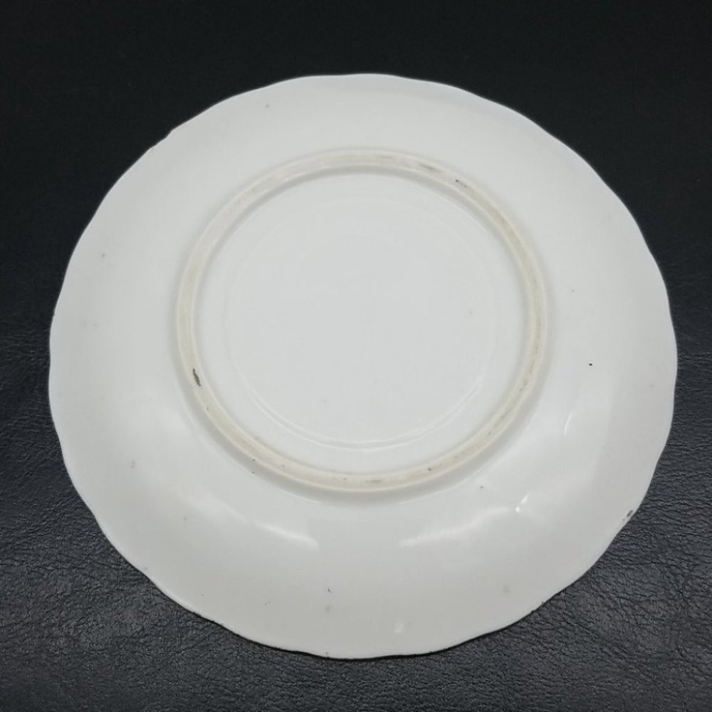Tea cup and saucer - Picture 3 of 8